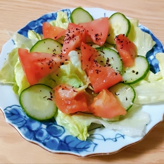 ゆかり風味☆レタスときゅうりとトマトのサラダ